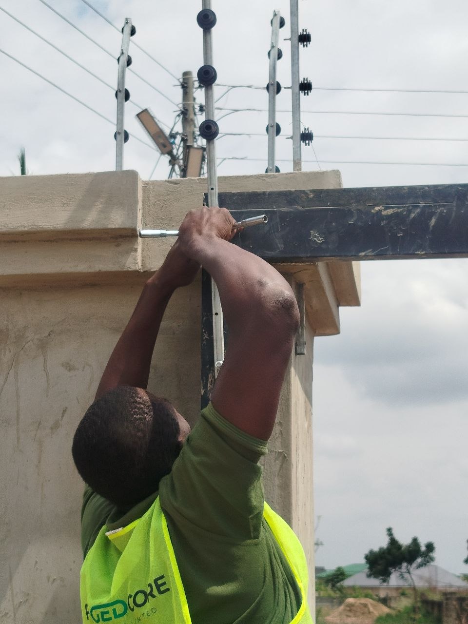 Electric fence conductor and support post close-up