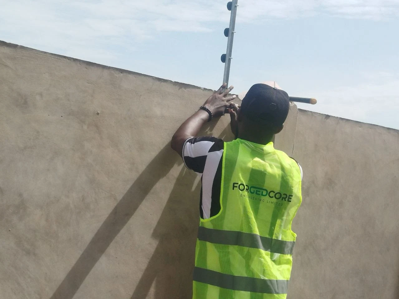 Electric fence wiring with quality finish and professional setup
