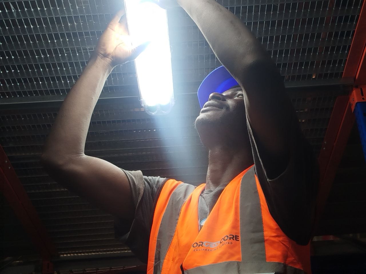 Warehouse lighting electrical connections